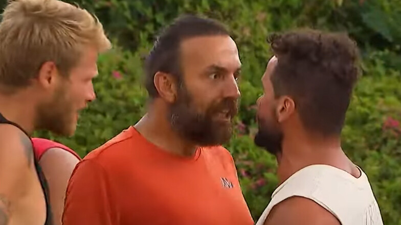 Survivor’da Sercan ile kavga eden Mustafa Kemal'e Acun Ilıcalı’dan sert uyarı: Sana son kez kapı aralıyorum