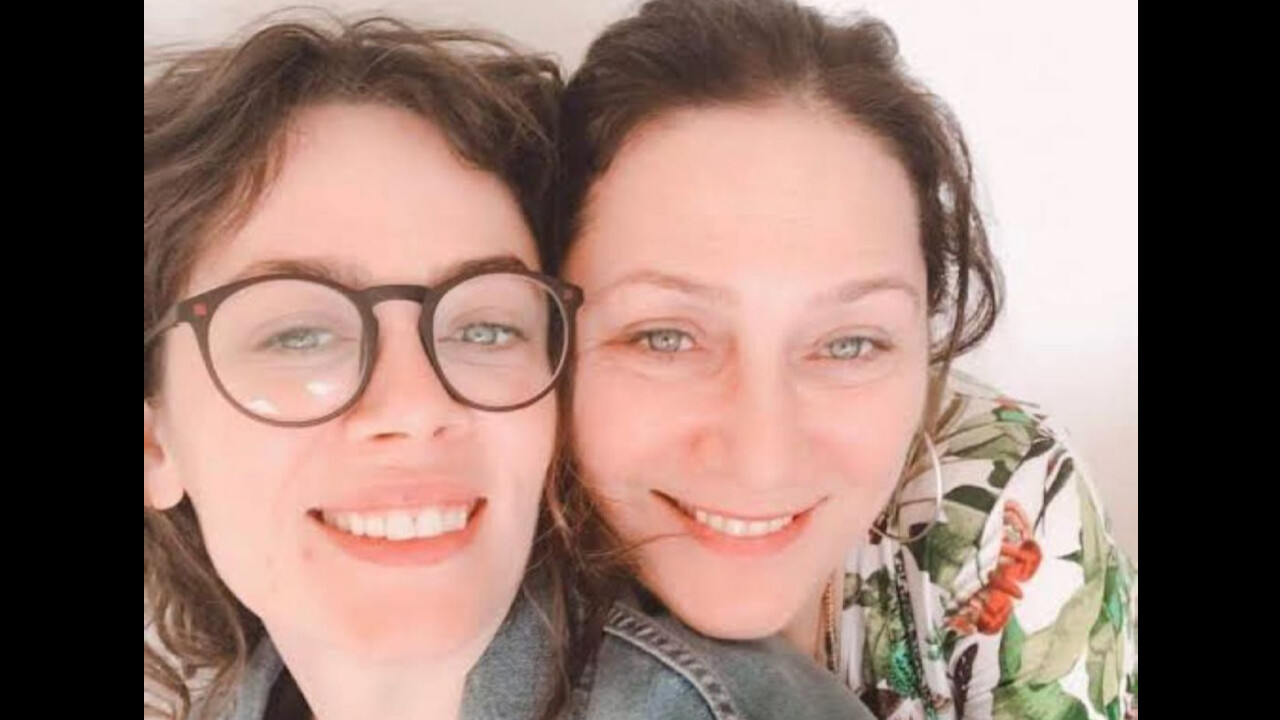 Bahar dizisinin başrolü Demet Evgar’ın annesi görenleri şaşırttı! Birlikte gören dönüp bir daha bakıyor - 2. Resim