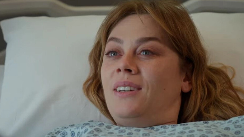 Bahar dizisinin başrolü Demet Evgar’ın annesi görenleri şaşırttı! Birlikte gören dönüp bir daha bakıyor - 1. Resim