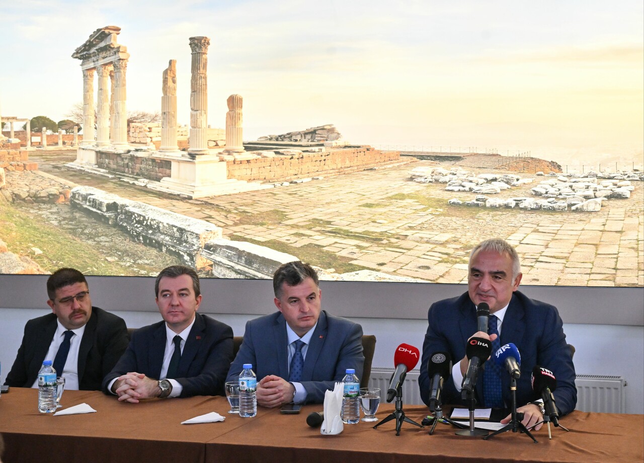 Kültür ve turizm 12 aya 81 ile yayılacak! Bakan Mehmet Nuri Ersoy sektör temsilcileriyle bir araya geldi - 1. Resim