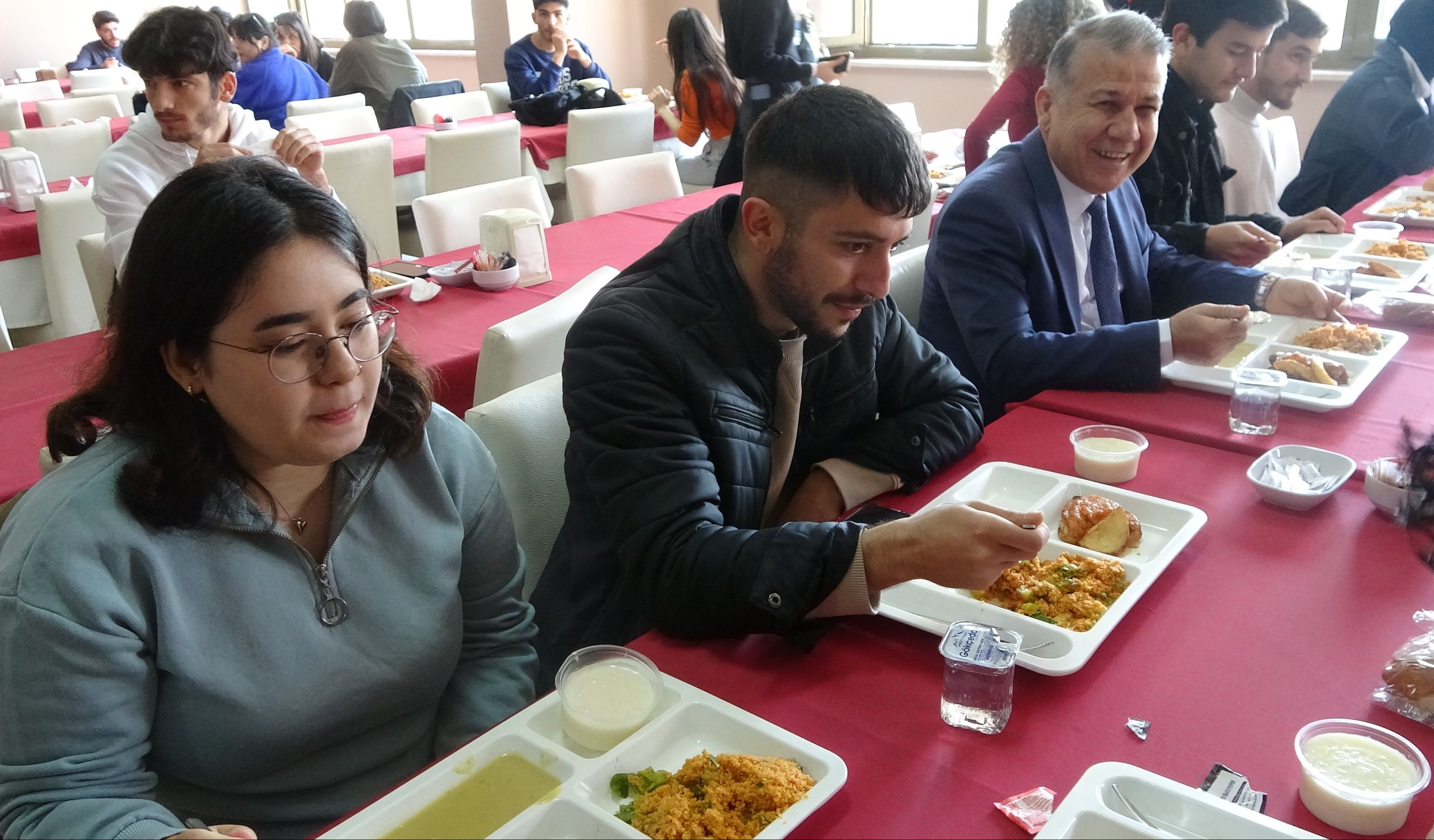 3 çeşit yemek 14 TL! Yemeği öğrenciler belirledi, Rektör müjdeyi verdi "Zam yok" - 3. Resim