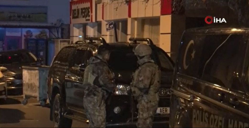 Ankara'da sıcak saatler! 7 yaşındaki oğlunu rehin aldı, polise ateş açtı Ankara'da sıcak saatler! 7 yaşındaki oğlunu rehin aldı, polise ateş açtı - 3. Resim
