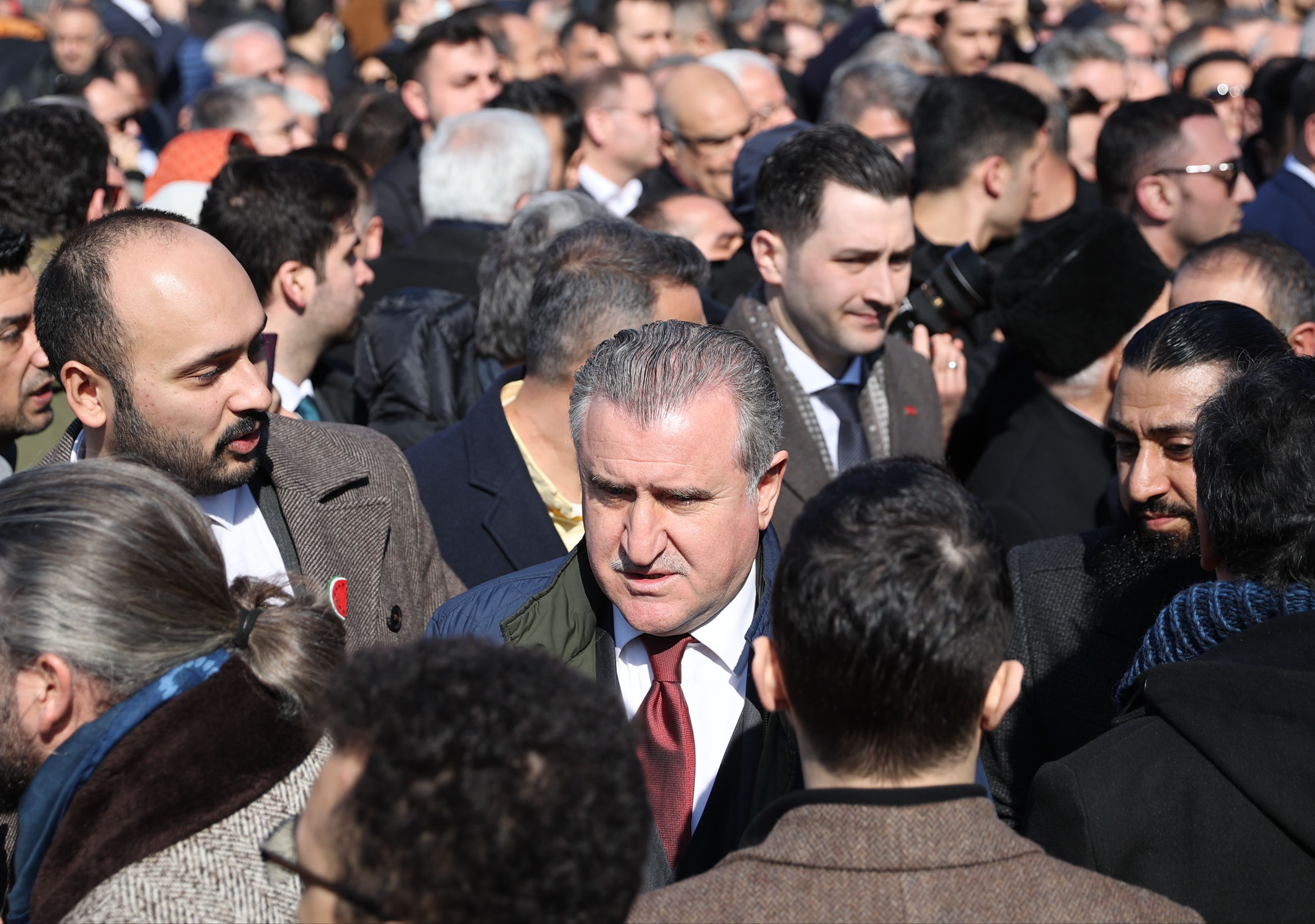 Çok sayıda siyasi katıldı! Ticaret Bakanı Ömer Bolat’ın babası son yolculuğuna uğurlandı Çok sayıda siyasi katıldı! Ticaret Bakanı Ömer Bolat’ın babası son yolculuğuna uğurlandı - 3. Resim