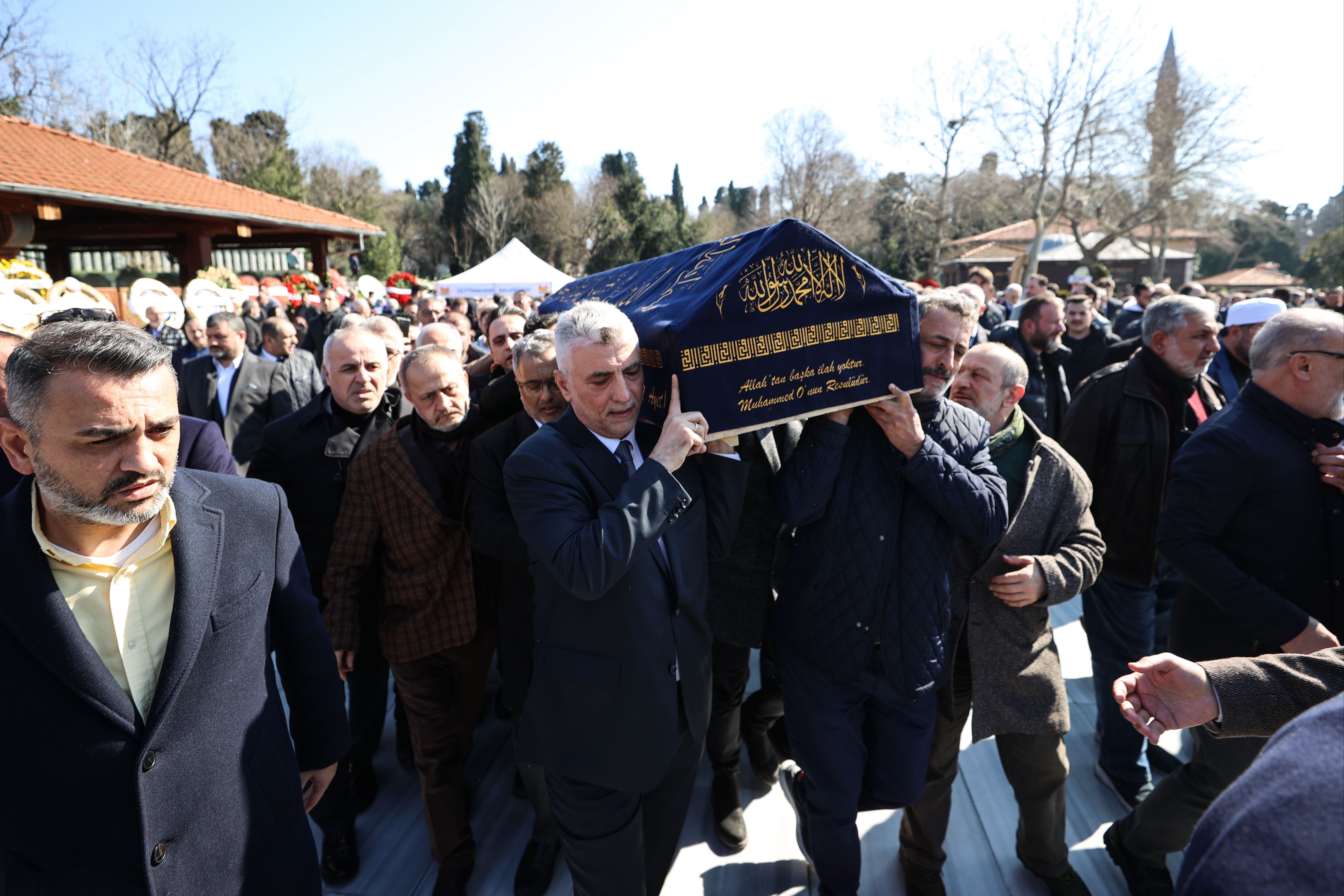Çok sayıda siyasi katıldı! Ticaret Bakanı Ömer Bolat’ın babası son yolculuğuna uğurlandı Çok sayıda siyasi katıldı! Ticaret Bakanı Ömer Bolat’ın babası son yolculuğuna uğurlandı - 4. Resim