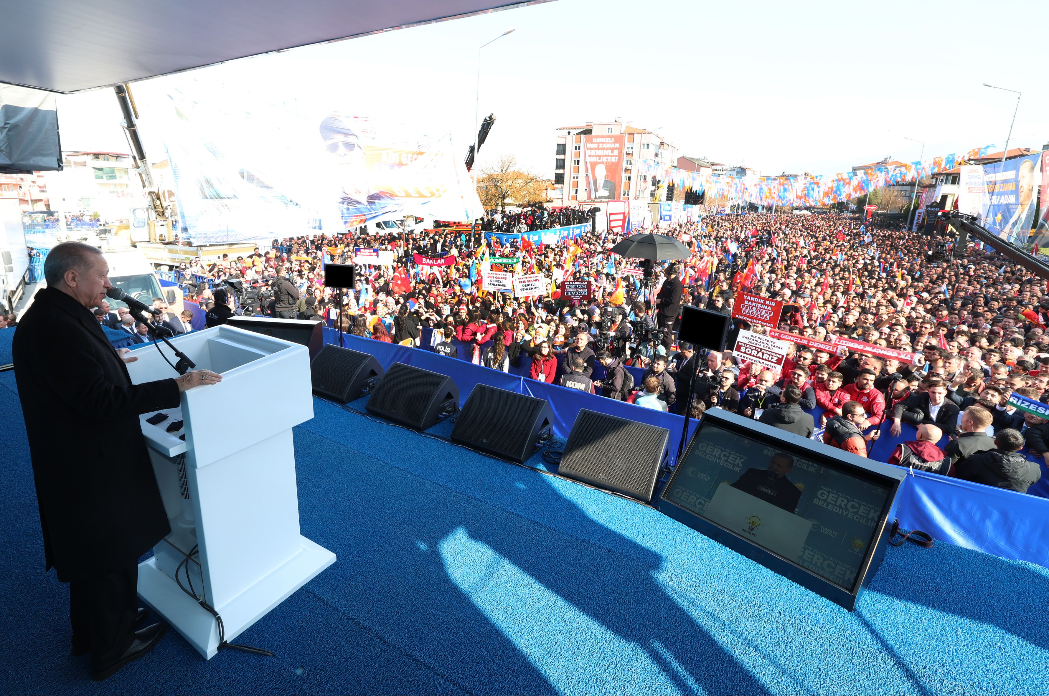Cumhurbaşkanı Erdoğan Denizli'de muhalefeti tiye aldı: Kendi içlerinde horoz dövüşündeler Cumhurbaşkanı Erdoğan Denizli'de muhalefeti tiye aldı: Kendi içlerinde horoz dövüşündeler - 3. Resim