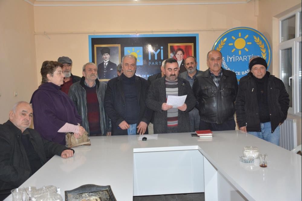 Seçimlere ramak kala 'İyi'ce eridi! İyi Parti'de toplu istifa depremi, 400'ü aşkın üye ayrıldı Seçimlere ramak kala 'İyi'ce eridi! İyi Parti'de toplu istifa depremi, 400'ü aşkın üye ayrıldı - 1. Resim