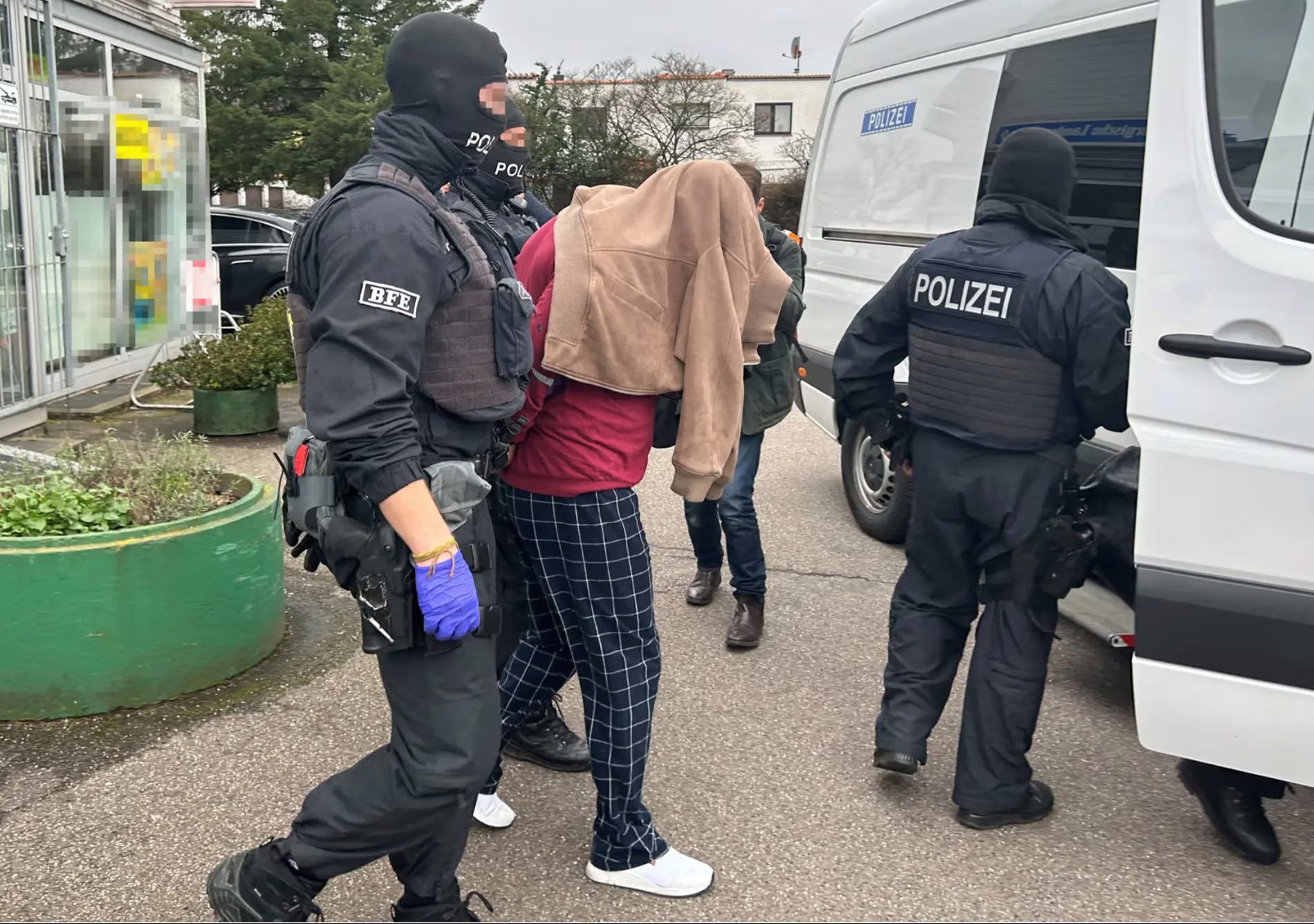 Türkiye üzerinden Avrupa'ya... Europol insan kaçakçılığı şebekesini çökertti Türkiye üzerinden Avrupa'ya... Europol insan kaçakçılığı şebekesini çökertti - 1. Resim