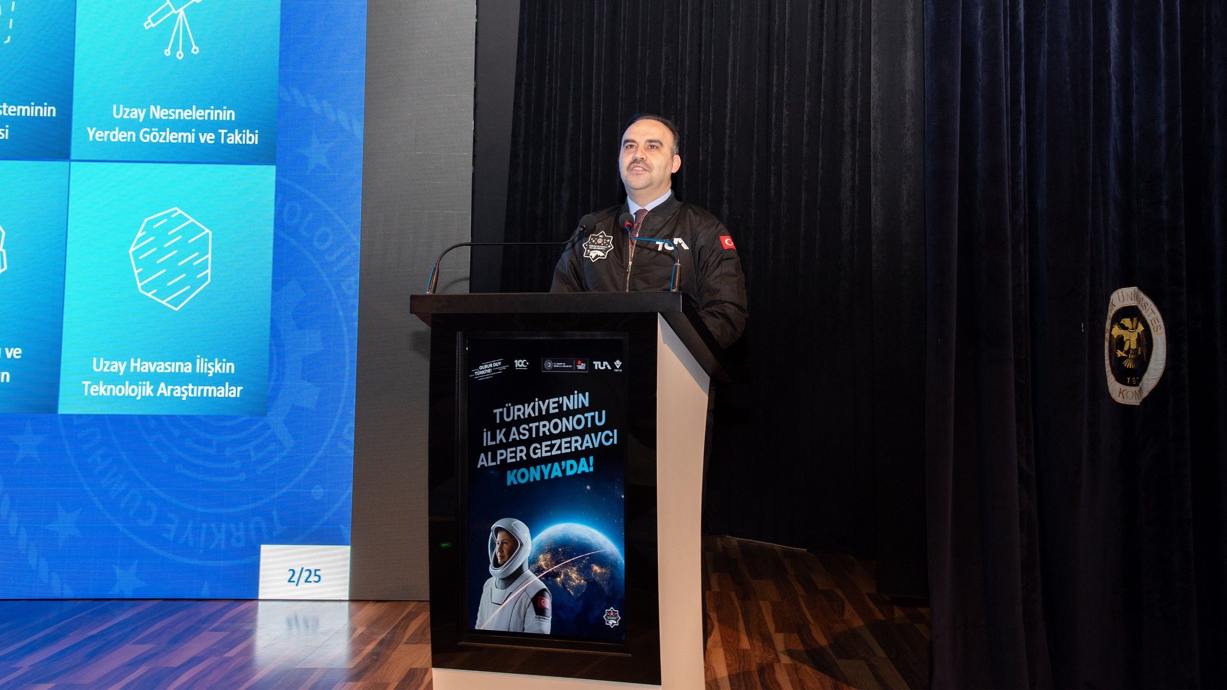 Türkiye'nin ilk astronotu Alper Gezeravcı öğrencilerle bir araya geldi: Bundan sonra yolumuz açık Türkiye'nin ilk astronotu Alper Gezeravcı öğrencilerle bir araya geldi: Bundan sonra yolumuz açık - 1. Resim