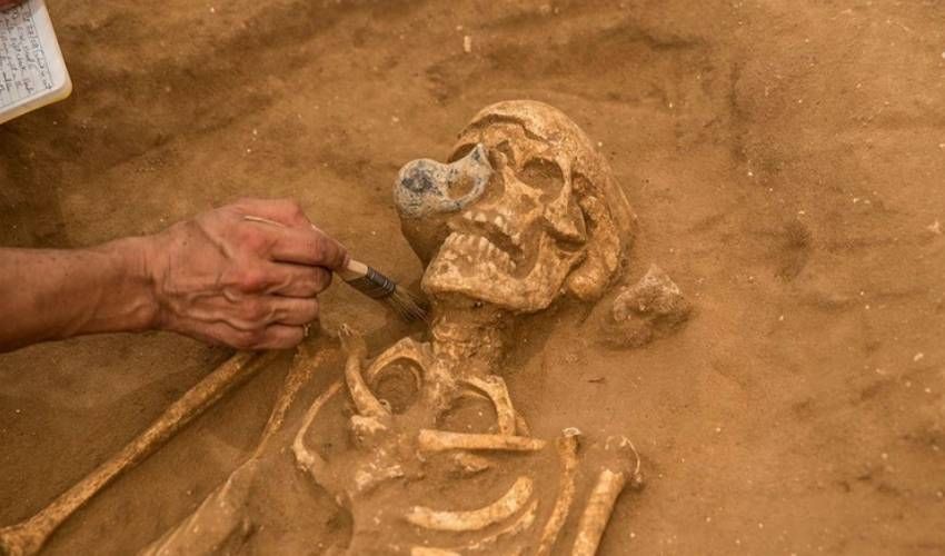 4 bin yıldır kapalı olan gizemli çukura giren arkeologlar hayatının şokunu yaşadı! Arkalarına bakmadan kaçtılar 4 bin yıldır kapalı olan gizemli çukura giren arkeologlar hayatının şokunu yaşadı! Arkalarına bakmadan kaçtılar - 2. Resim