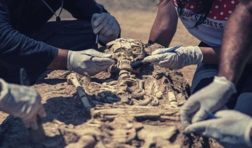 4 bin yıldır kapalı olan gizemli çukura giren arkeologlar hayatının şokunu yaşadı! Arkalarına bakmadan kaçtılar 4 bin yıldır kapalı olan gizemli çukura giren arkeologlar hayatının şokunu yaşadı! Arkalarına bakmadan kaçtılar - 3. Resim