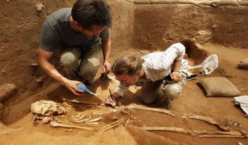 4 bin yıldır kapalı olan gizemli çukura giren arkeologlar hayatının şokunu yaşadı! Arkalarına bakmadan kaçtılar 4 bin yıldır kapalı olan gizemli çukura giren arkeologlar hayatının şokunu yaşadı! Arkalarına bakmadan kaçtılar - 1. Resim