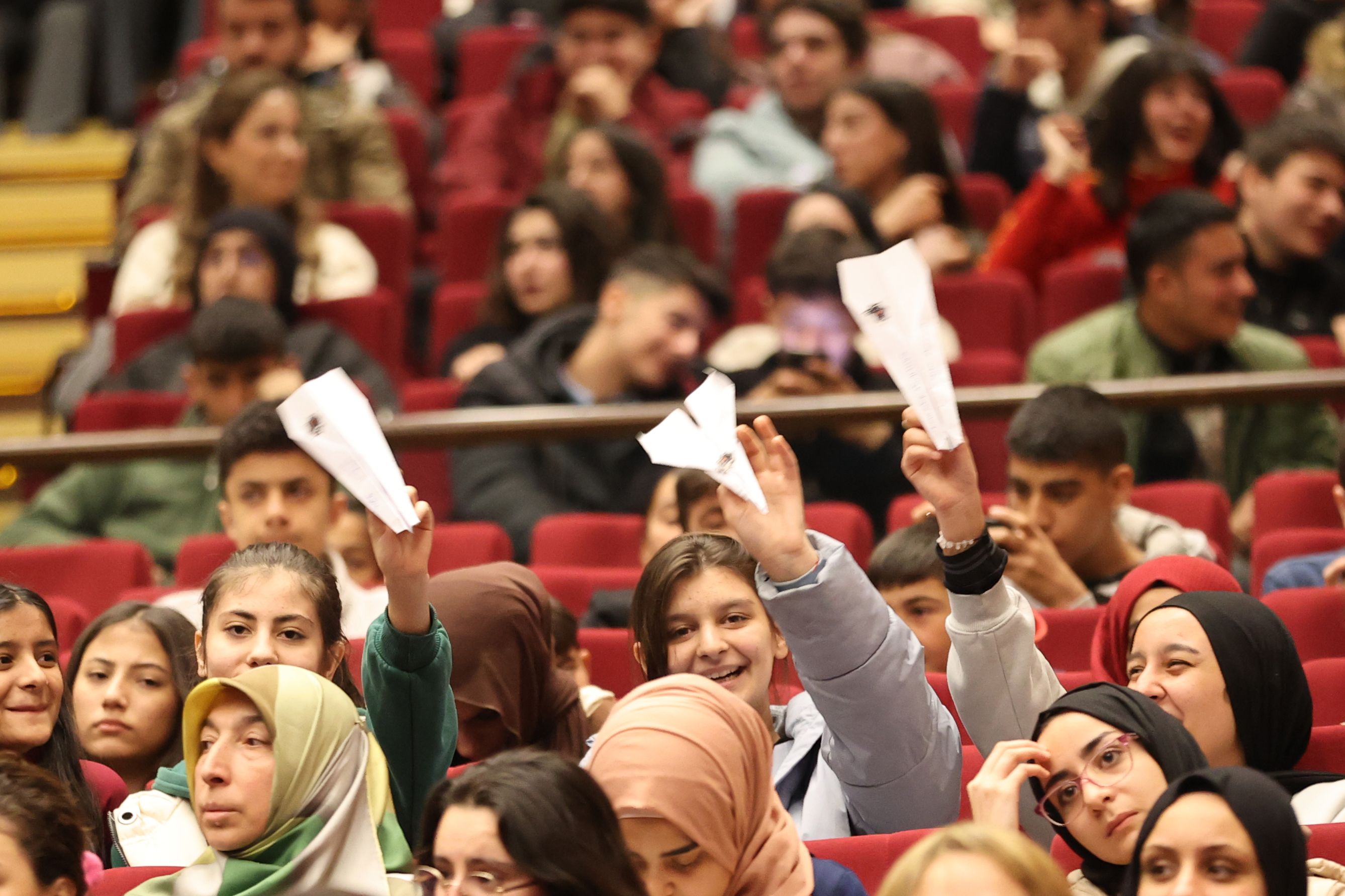 Alper Gezeravcı'dan heyecanlandıran açıklama: Yakında müjdeli haberler paylaşılacak Alper Gezeravcı'dan heyecanlandıran açıklama: Yakında müjdeli haberler paylaşılacak - 2. Resim