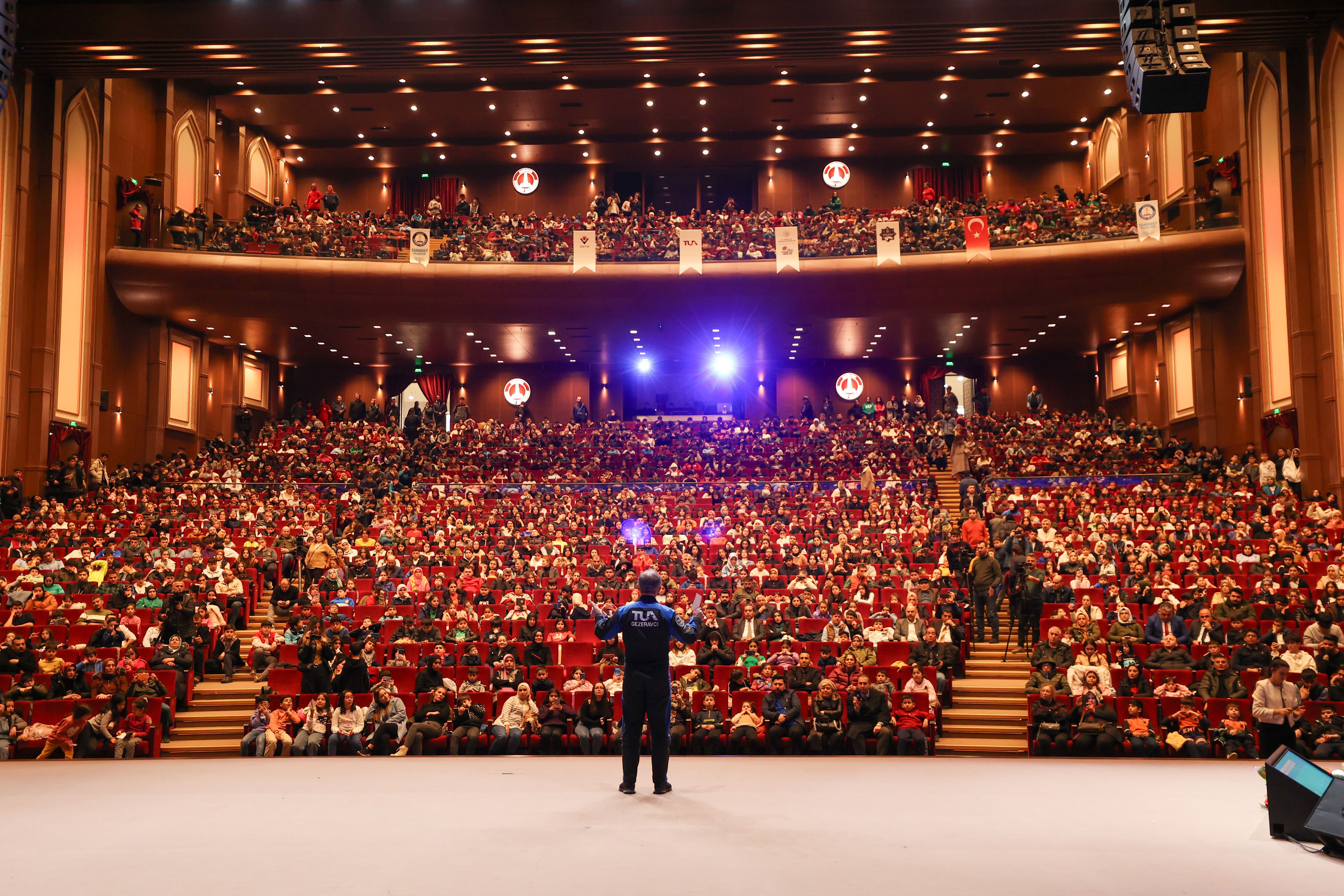 Alper Gezeravcı'dan heyecanlandıran açıklama: Yakında müjdeli haberler paylaşılacak Alper Gezeravcı'dan heyecanlandıran açıklama: Yakında müjdeli haberler paylaşılacak - 1. Resim