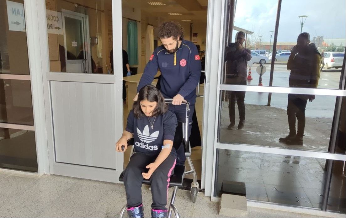 Dışarıdan getirdikleri keki yiyen 8 öğrenci zehirlendi Dışardan getirdikleri keki yiyen 8 öğrenci zehirlendi - 1. Resim