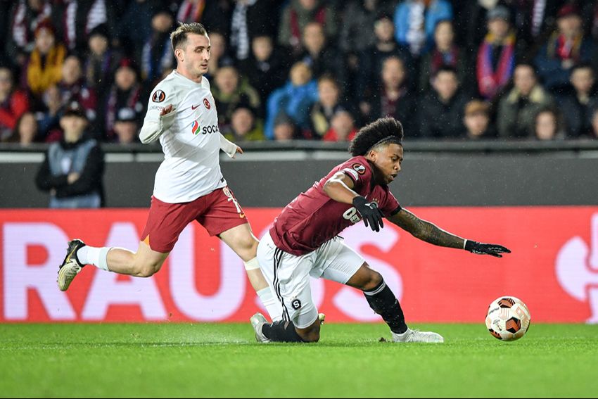 Okan Buruk kendi isim vermedi ama taraftar 4 yıldızı tahtaya yazdı! Galatasaray'da 4-1'in bedeli ağır olacak Okan Buruk kendi isim vermedi ama taraftar 4 yıldızı tahtaya yazdı! Galatasaray'da 4-1'in bedeli ağır olacak - 1. Resim