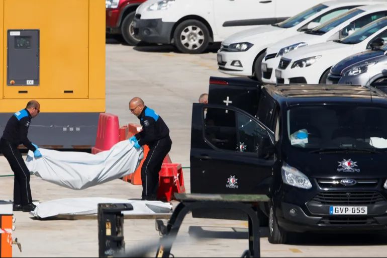 'Ölüm rotası'nda bir facia daha: Göçmen teknesi kurtarma operasyonunda alabora oldu 'Ölüm rotası'nda bir facia daha: Göçmen teknesi kurtarma operasyonunda alabora oldu - 1. Resim