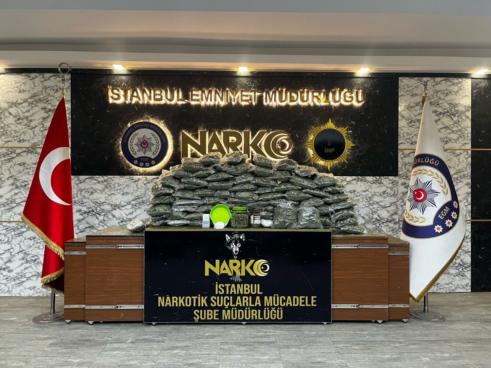 Operasyonda ele geçirildi, emniyette sergilendi: İşte 'Türk Escobar' Ürfi Çetinkaya'nın dudak uçuklatan mal varlığı - 3. Resim