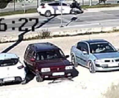 Otomobil, motosikleti havaya uçurdu! 2 çocuk hayatını kaybetti - 1. Resim