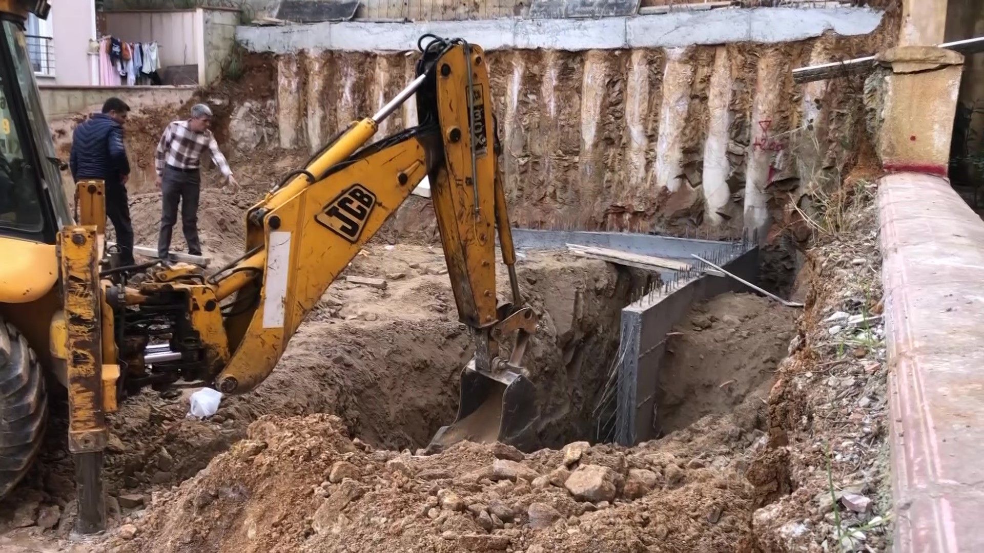 Sancaktepe'de göçük! Toprak altında kalan işçi kurtarılamadı - 1. Resim