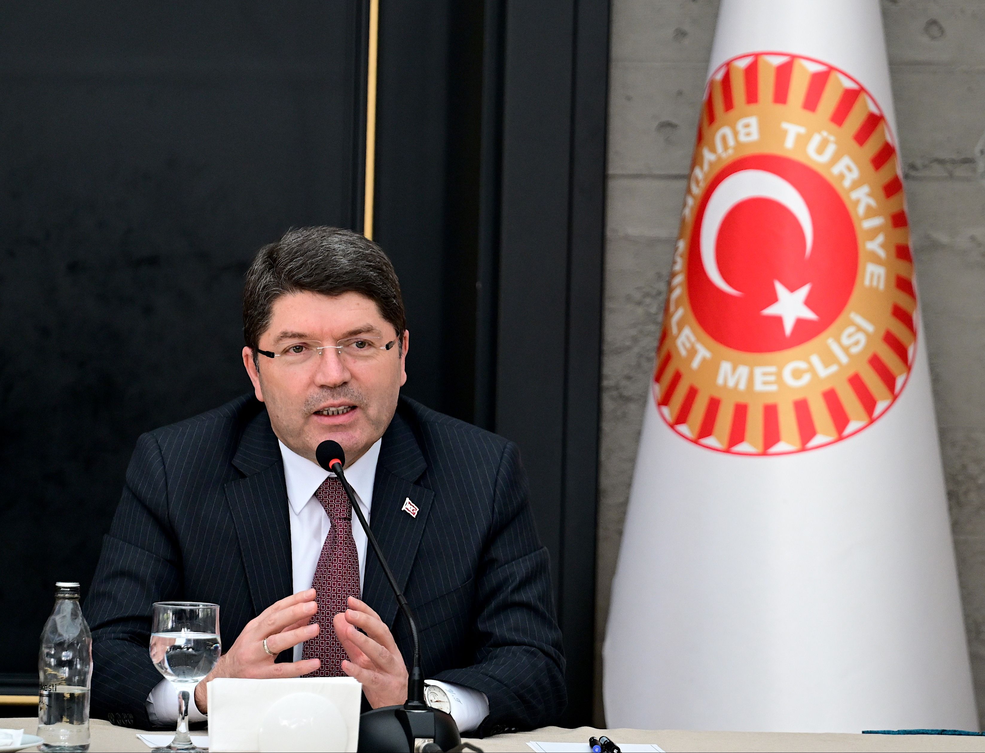 Bakan Tunç'tan 'Eros' tepkisi: Cumhurbaşkanımız aradı, yargı kendine çekidüzen vermeli Bakan Tunç'tan 'Eros' tepkisi: Cumhurbaşkanımız aradı, yargı kendine çekidüzen vermeli - 1. Resim