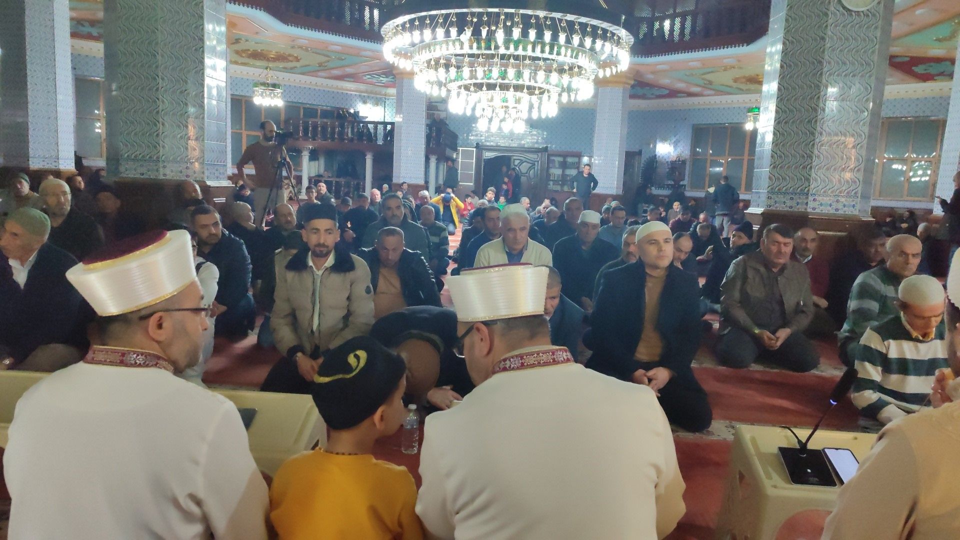 Berat Kandili yurt genelinde dualarla idrak edildi! Eller semaya 'tövbe' için açıldı Beraat Kandili yurt genelinde dualarla idrak edildi! Eller semaya 'tövbe' için açıldı - 2. Resim