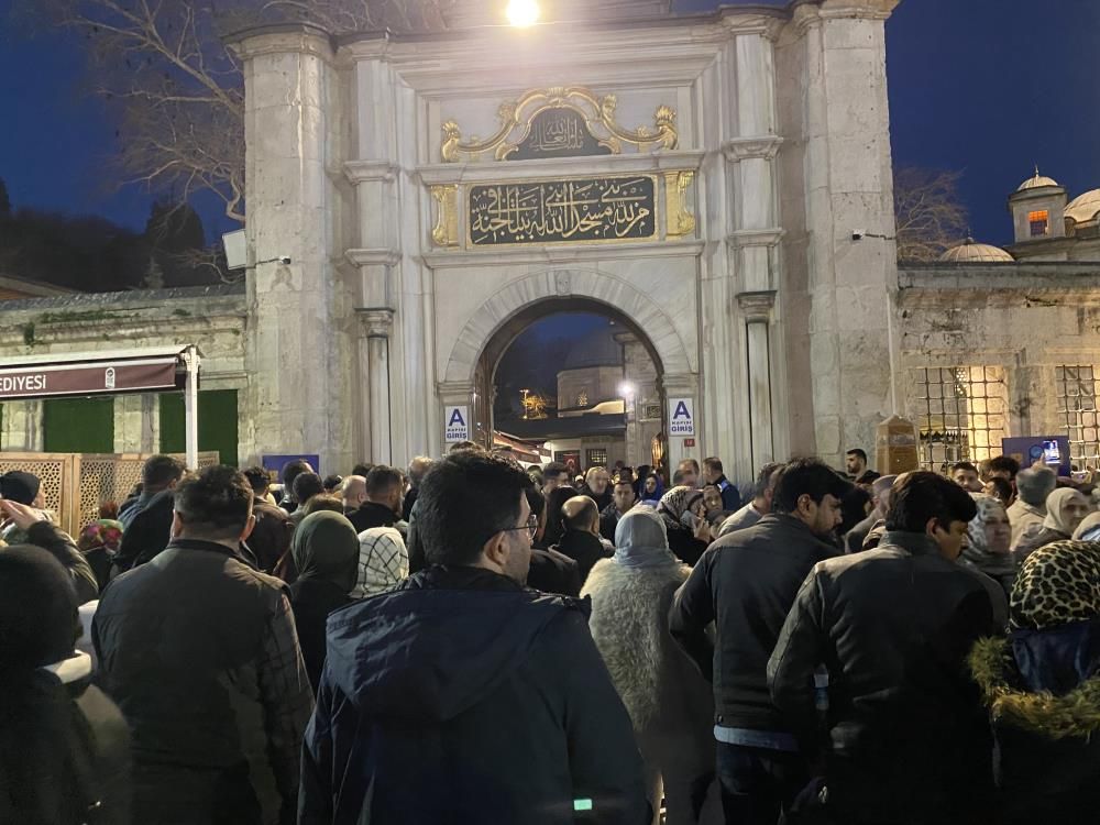 Berat Kandili yurt genelinde dualarla idrak edildi! Eller semaya 'tövbe' için açıldı Berat Kandili yurt genelinde dualarla idrak edildi! Eller semaya 'tövbe' için açıldı - 2. Resim