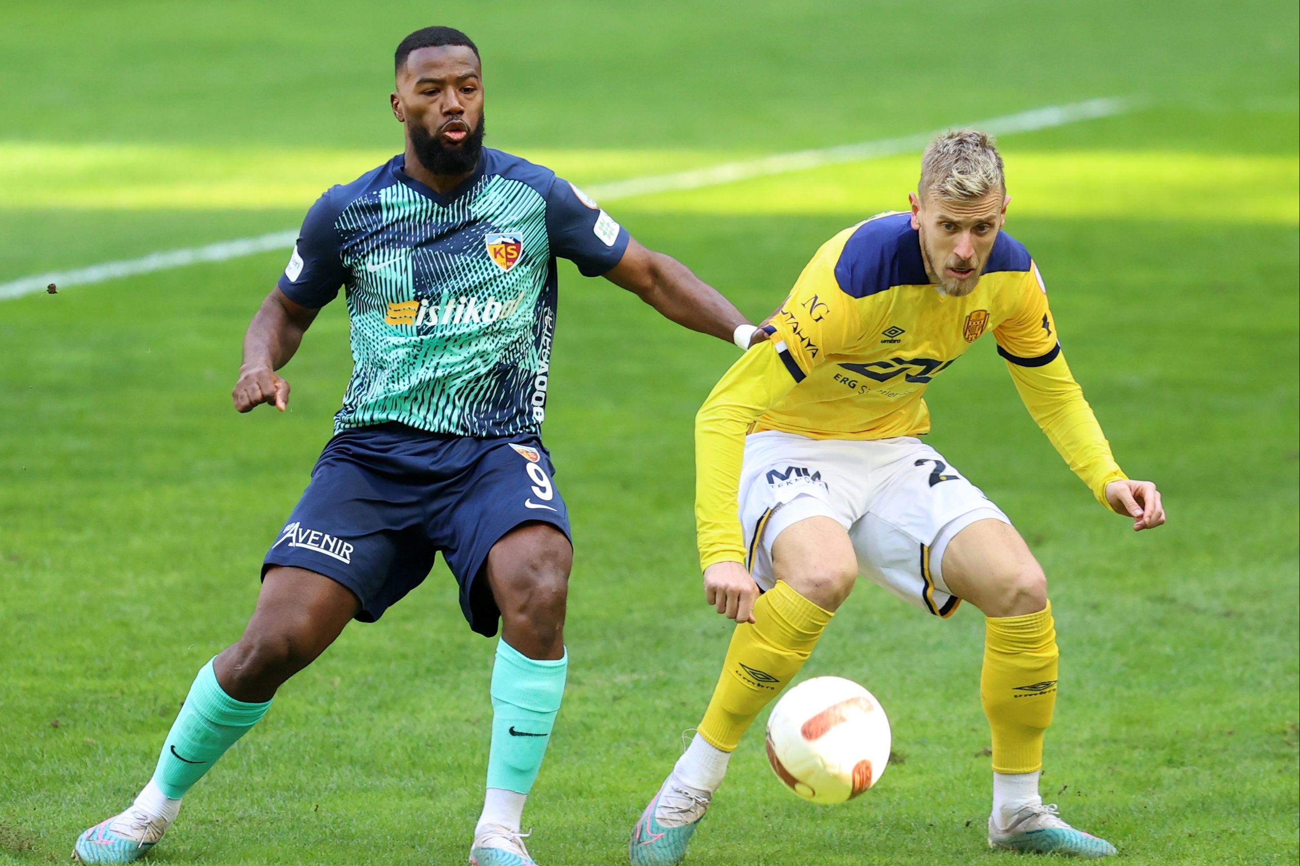 Burak Yılmaz, Emre Belözoğlu'nu üzdü! Kayserispor, Ankaragücü'nü son saniyede yıktı! Galibiyet 90+3'te geldi Burak Yılmaz, Emre Belözoğlu'nu üzdü! Kayserispor, Ankaragücü'nü son saniyede yıktı! Galibiyet 90+3'te geldi - 1. Resim