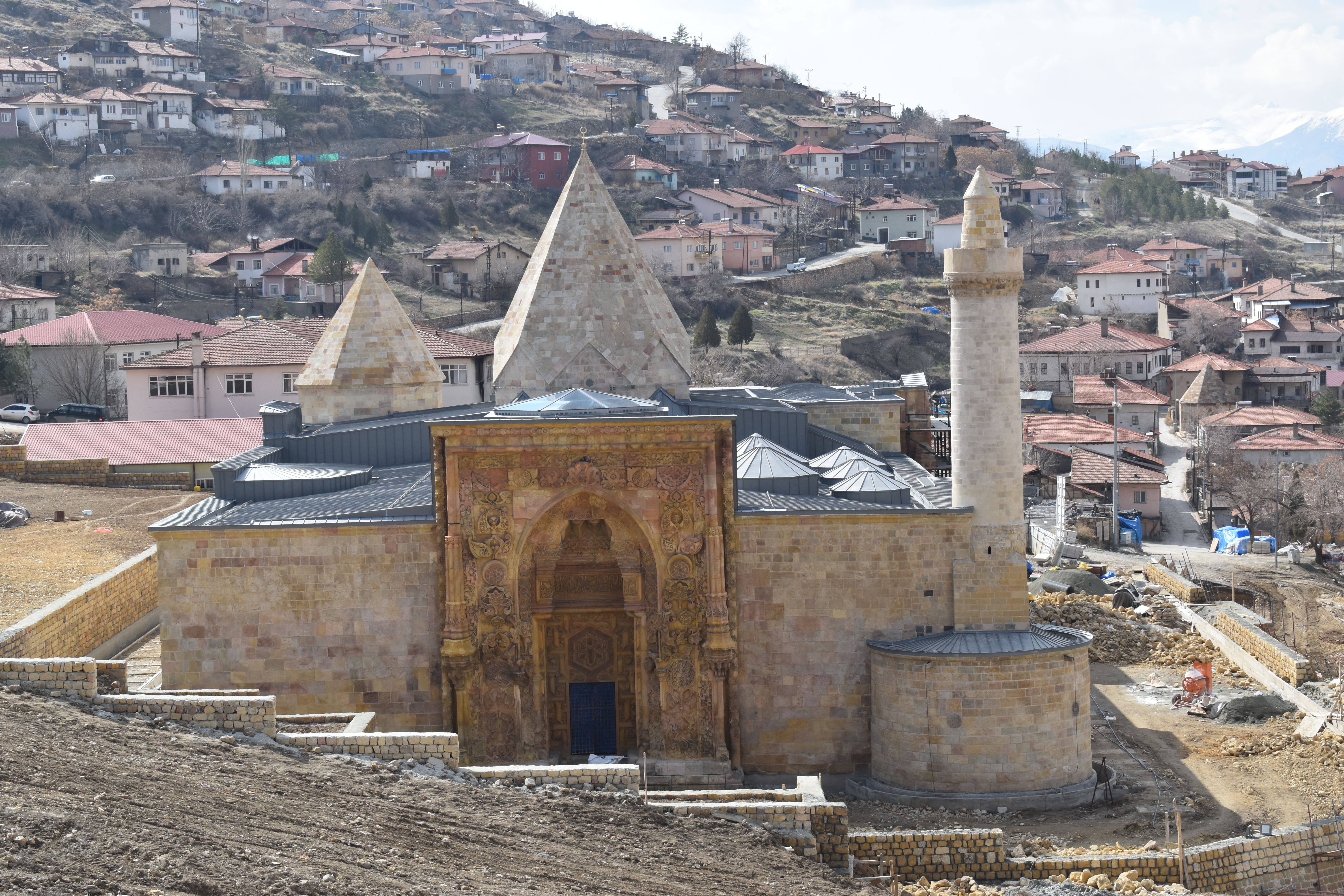 Görmeden ölmeyin! 800 yıllık Divriği Ulu Camii ve Darüşşifası ziyarete açılacak Görmeden ölmeyin! 800 yıllık Divriği Ulu Camii ve Darüşşifası ziyarete açılacak - 1. Resim