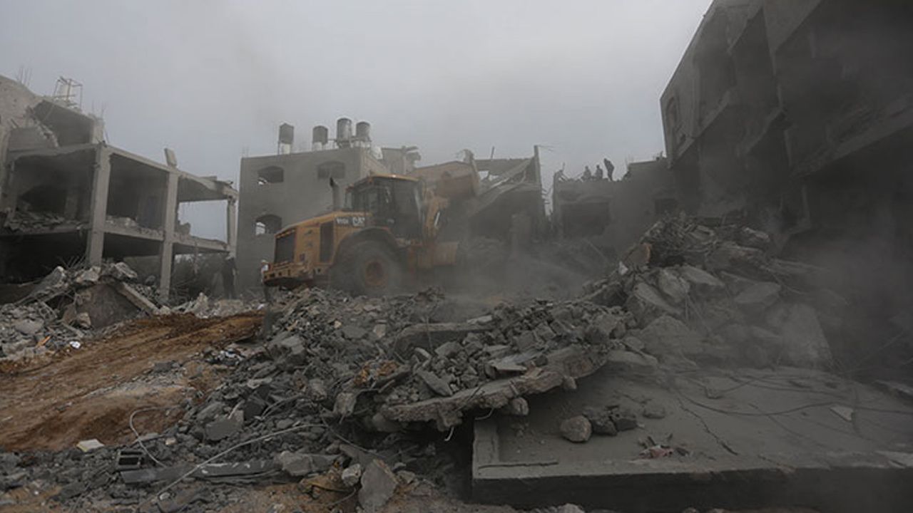 İsrail güçlerinden Batı Şeria'ya baskın! Okula girdiler, evlerde arama yaptılar İsrail güçlerinden Batı Şeria'ya baskın! Okula girdiler, evlerde arama yaptılar - 1. Resim