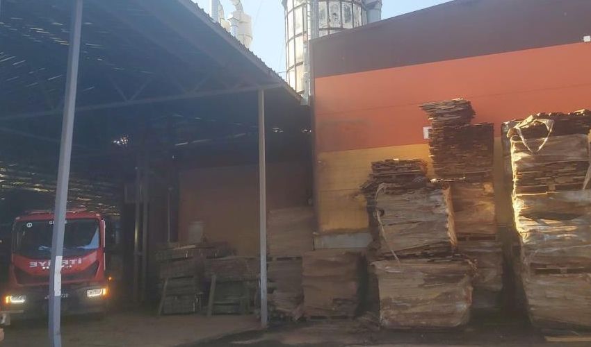 Oyuncu Necati Şaşmaz’ın fabrikasında patlama: Alevlere teslim oldu Oyuncu Necati Şaşmaz’ın fabrikasında patlama: Alevlere teslim oldu - 2. Resim