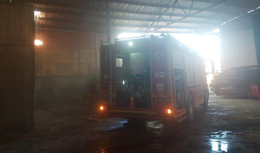 Oyuncu Necati Şaşmaz’ın fabrikasında patlama: Alevlere teslim oldu Oyuncu Necati Şaşmaz’ın fabrikasında patlama: Alevlere teslim oldu - 1. Resim