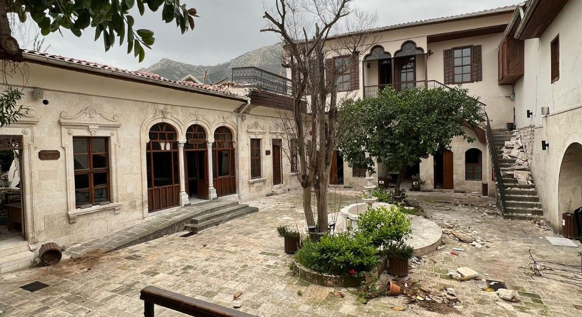 Şehrin hafızası Türk Tarih Kurumu’na emanet! Hatay'ın enkazdan kurtarılan tarihi eserler teslim edildi Şehrin hafızası Türk Tarih Kurumu’na emanet! Hatay'ın enkazdan kurtarılan tarihi eserleri teslim edildi - 3. Resim