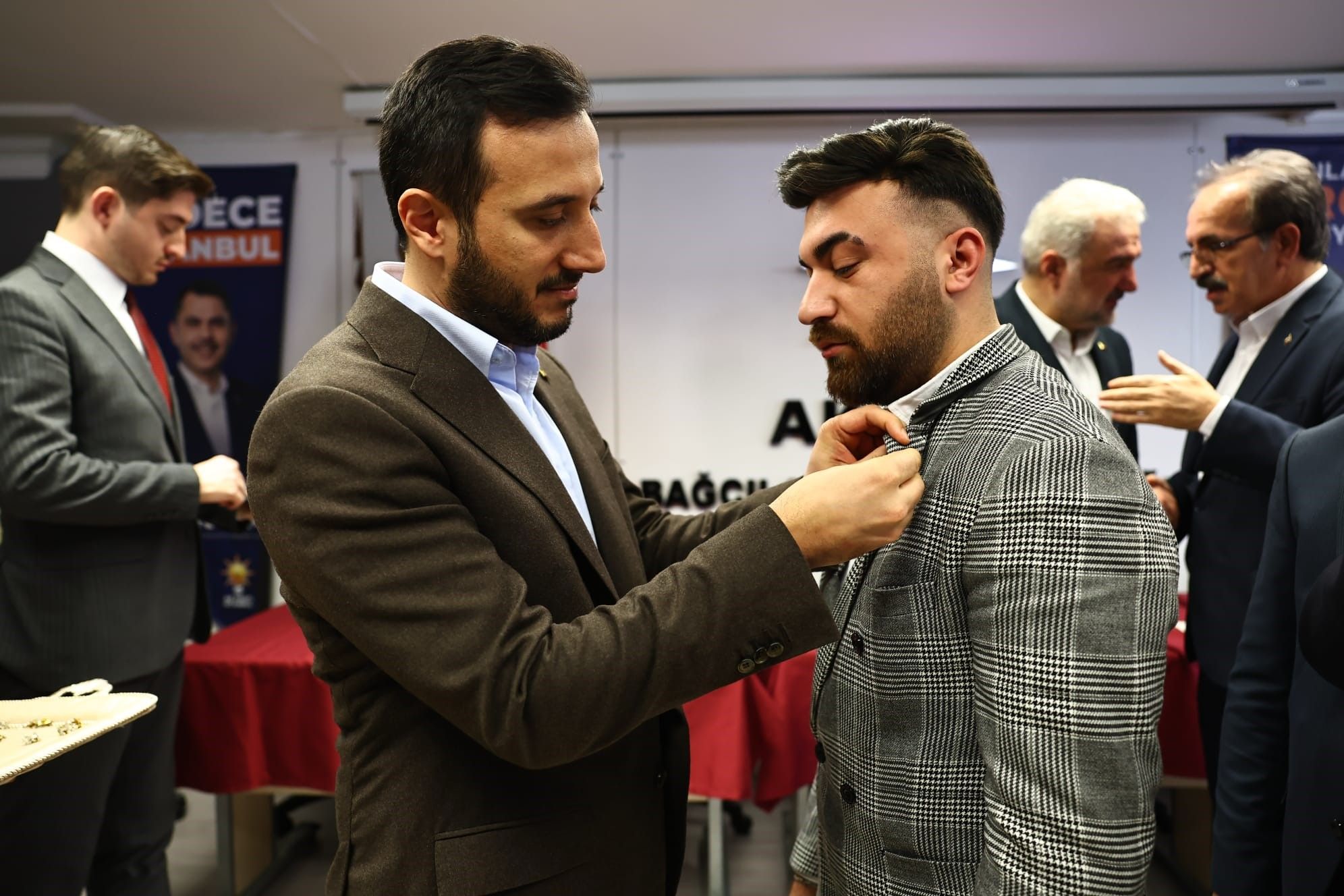 Son toplu istifa Gelecek Partisi'nde: 'İstanbul'daki kötü yönetime 'dur' diyeceğiz' sözleri ile AK Parti'ye geçtiler Son toplu istifa Gelecek Partisi'nde: 'İstanbul'daki kötü yönetime 'dur' diyeceğiz' sözleri ile AK Parti'ye geçtiler - 4. Resim