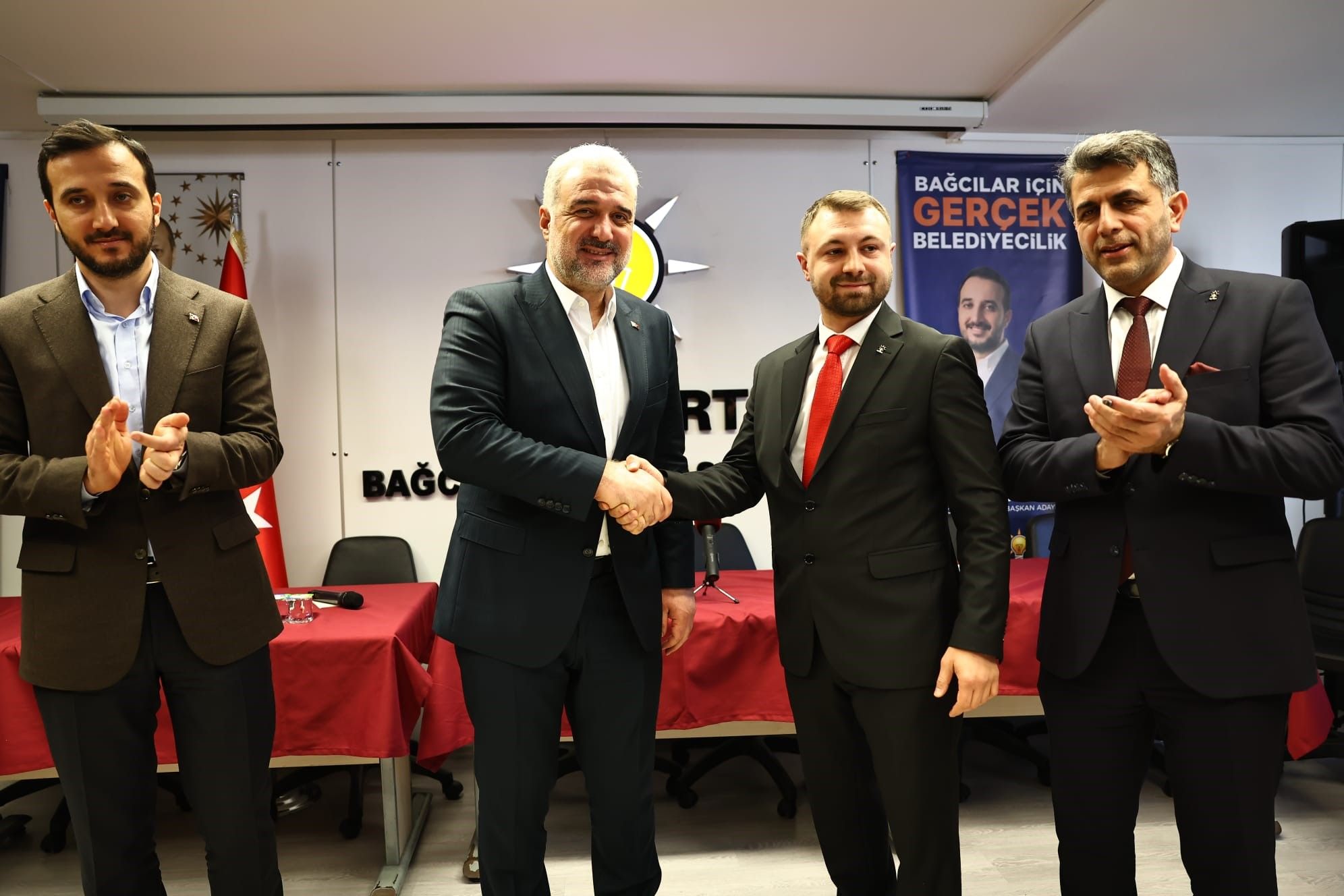 Son toplu istifa Gelecek Partisi'nde: 'İstanbul'daki kötü yönetime 'dur' diyeceğiz' sözleri ile AK Parti'ye geçtiler Son toplu istifa Gelecek Partisi'nde: 'İstanbul'daki kötü yönetime 'dur' diyeceğiz' sözleri ile AK Parti'ye geçtiler - 2. Resim