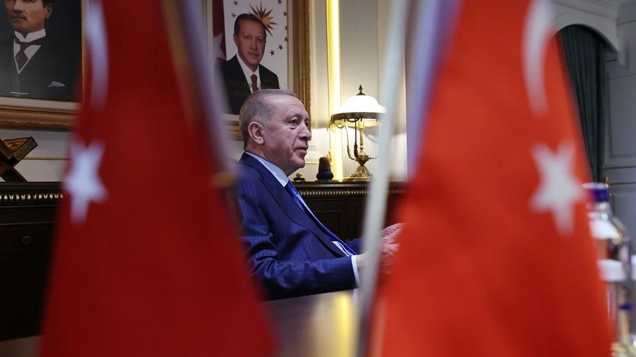 12 Dev Adam'ın maçını takip eden Erdoğan'ın sevinci kameralara yansıdı 12 Dev Adam'ın maçını takip eden Erdoğan'ın sevinci kameralara yansıdı - 1. Resim