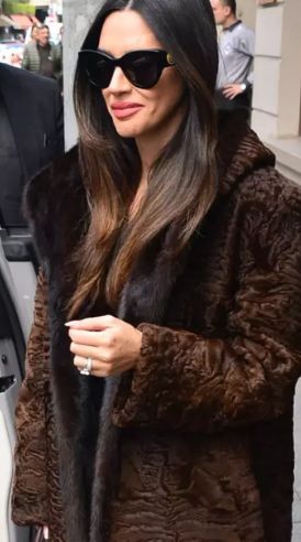 42 bin liralık terlikleri olay olan Aslıdan Doğan Turan sessizliğini bozdu - 2. Resim