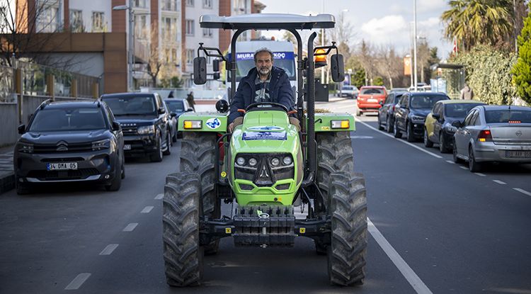 Büyükçekmece'nin bağımsız başkan adayı vatandaşları şaşırttı! Traktör, kamyon, tanker, iş makinesi... Büyükçekmece'nin bağımsız başkan adayı vatandaşları şaşırttı! Traktör, kamyon, tanker, iş makinesi... - 3. Resim