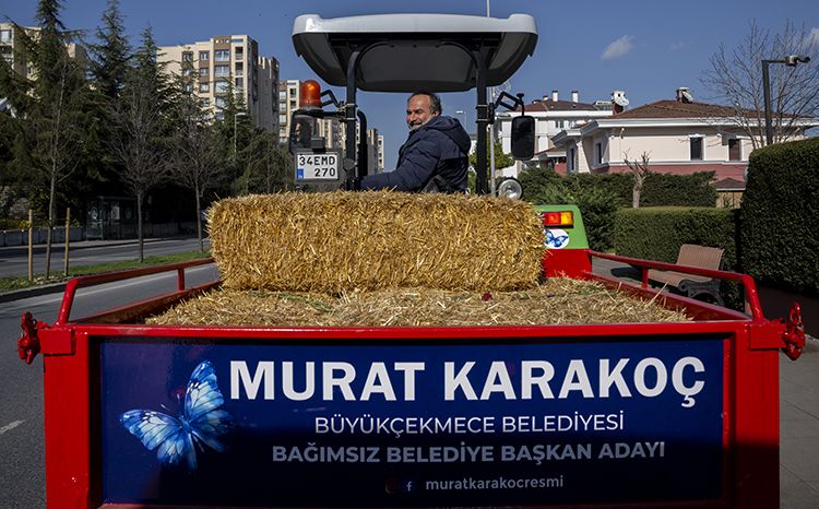 Büyükçekmece'nin bağımsız başkan adayı vatandaşları şaşırttı! Traktör, kamyon, tanker, iş makinesi... Büyükçekmece'nin bağımsız başkan adayı vatandaşları şaşırttı! Traktör, kamyon, tanker, iş makinesi... - 2. Resim