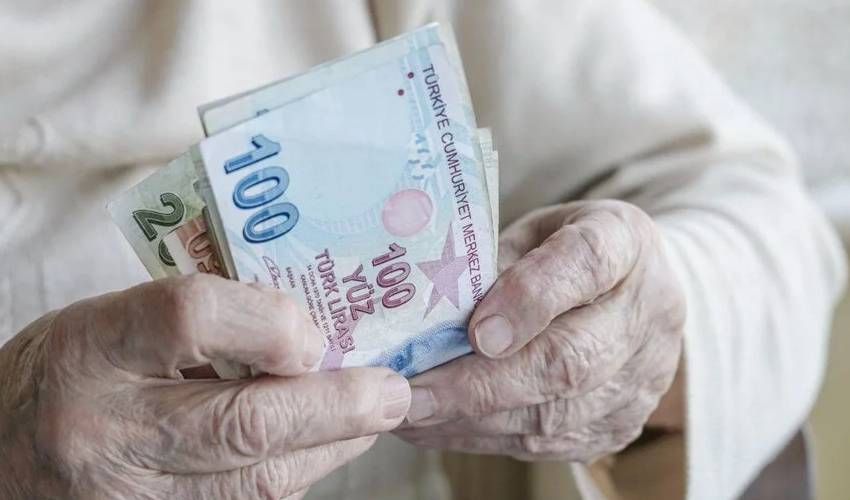 Emekliler dikkat! Memur-Sen Başkanı Ali Yalçın seyyanen zam için ilk kez rakam verdi Emeklilerin beklediği haber geldi! Memur-Sen Başkanı Ali Yalçın seyyanen zam için ilk kez rakam verdi - 2. Resim