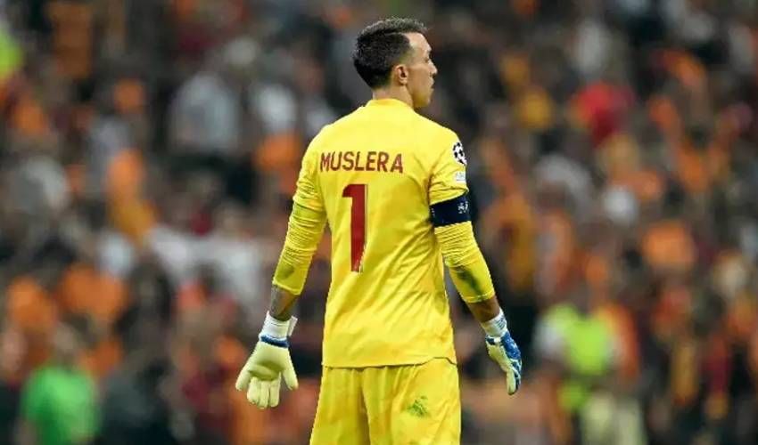 Galatasaray’da Fernando Muslera krizi! Yönetim anlaşma sağlayamadı, o takıma transfer olabilir - 1. Resim