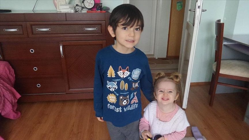 İzmir depreminin simge ismi Elif'in babası g&ouml;n&uuml;lleri fethetti! - 2. Resim