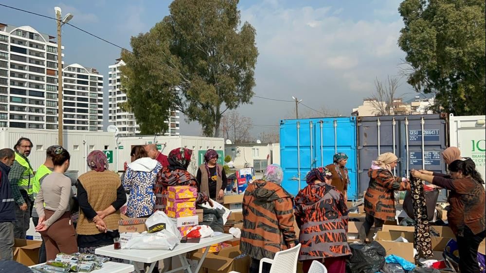 İzmir depreminin simge ismi Elif'in babası g&ouml;n&uuml;lleri fethetti! - 5. Resim