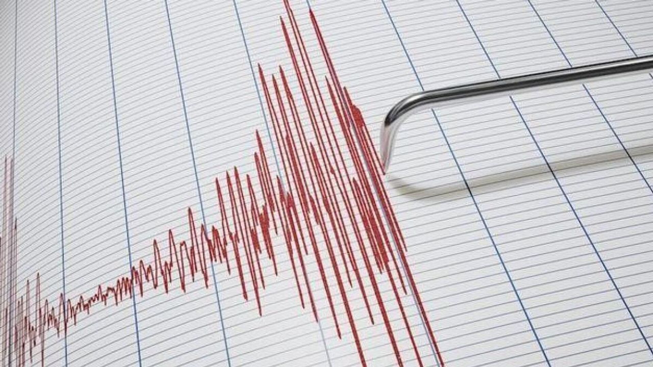 İzmir&#039;de 3.9 büyüklüğünde deprem! AFAD ilk verileri paylaştı