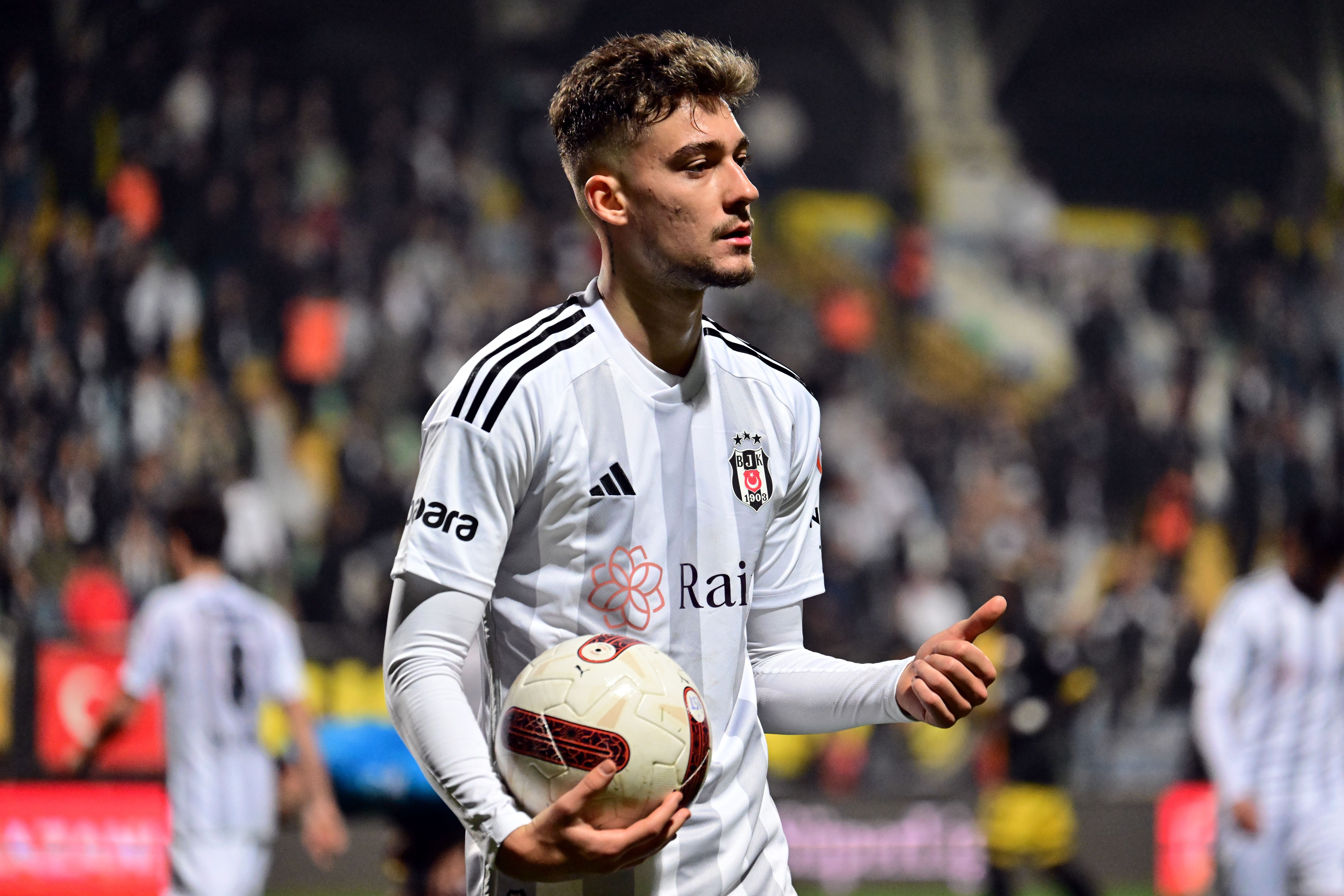 Kartal'a gençlik iksiri! Beşiktaş deplasmanda İstanbulspor'u devirdi Kartal'a gençlik iksiri! Beşiktaş deplasmanda İstanbulspor'u devirdi - 1. Resim