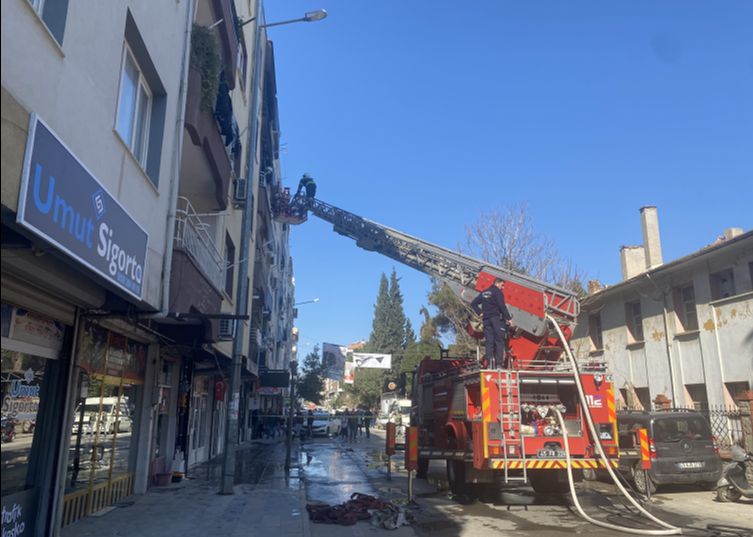 Manisa'da acı olay! Misafirliğe gittiği evde &ccedil;ıkan yangında &ouml;ld&uuml; - 1. Resim