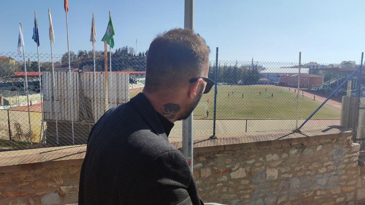 Men cezası alan kul&uuml;p başkanı vin&ccedil; kiralayıp, ma&ccedil; izledi - 1. Resim