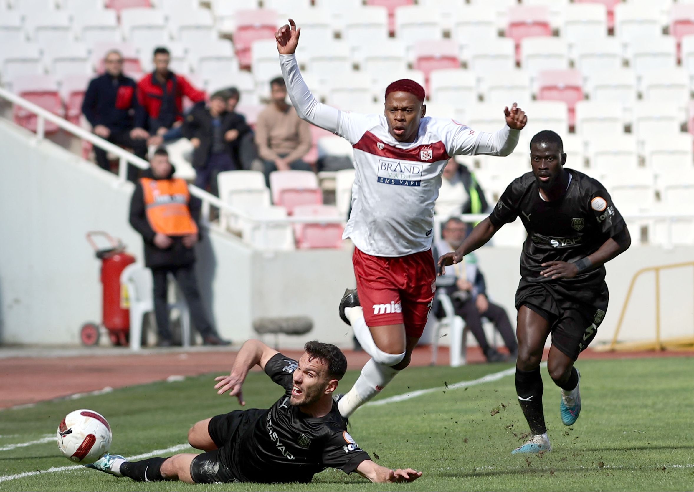 Sivasspor, Pendikspor'a gol yağdırdı! Bülent Uygun 5 maçtır kaybetmiyor - 1. Resim