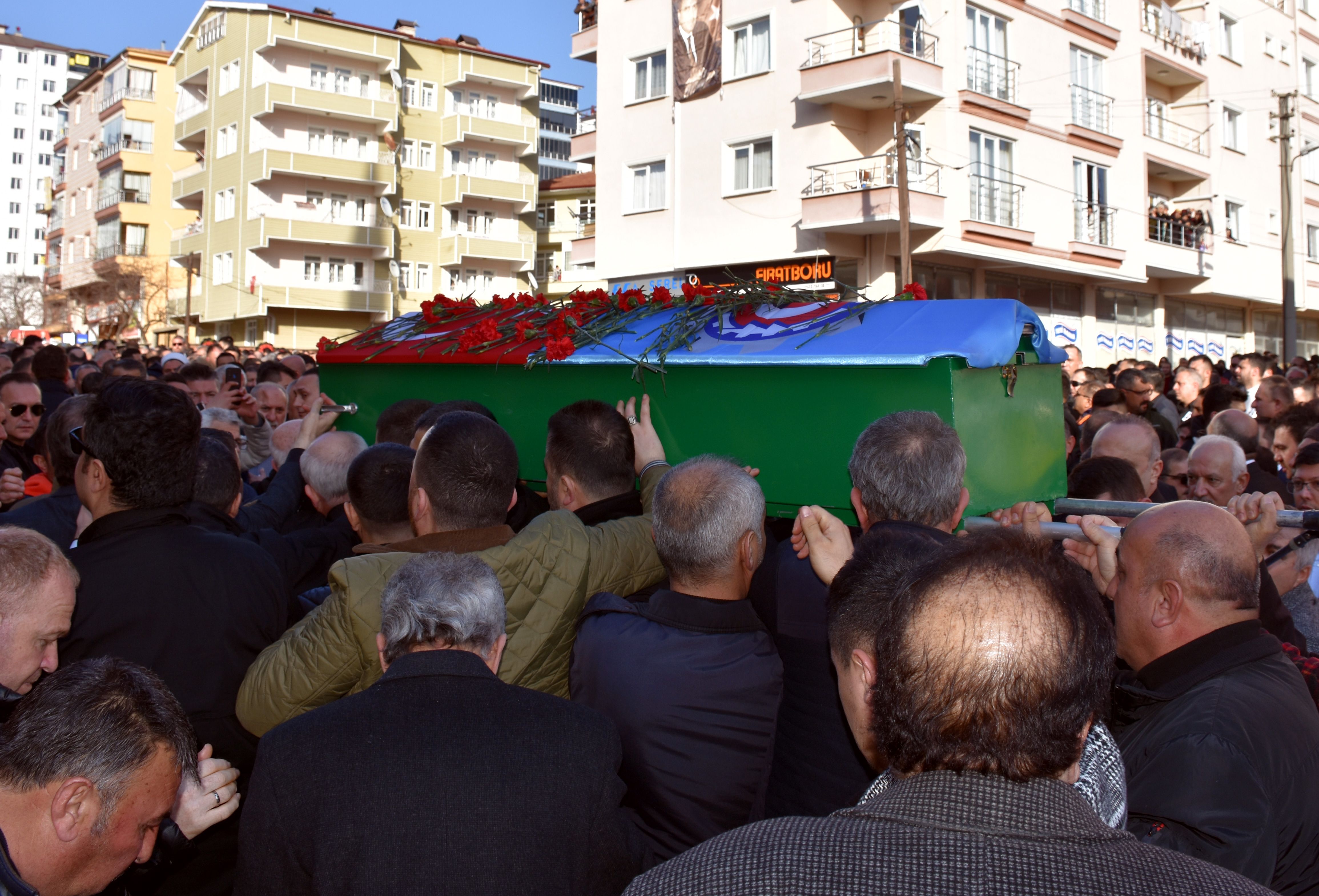 TÜRK-İŞ Genel Başkan Yardımcısı Pevrul Kavlak, son yolculuğuna uğurlandı - 1. Resim