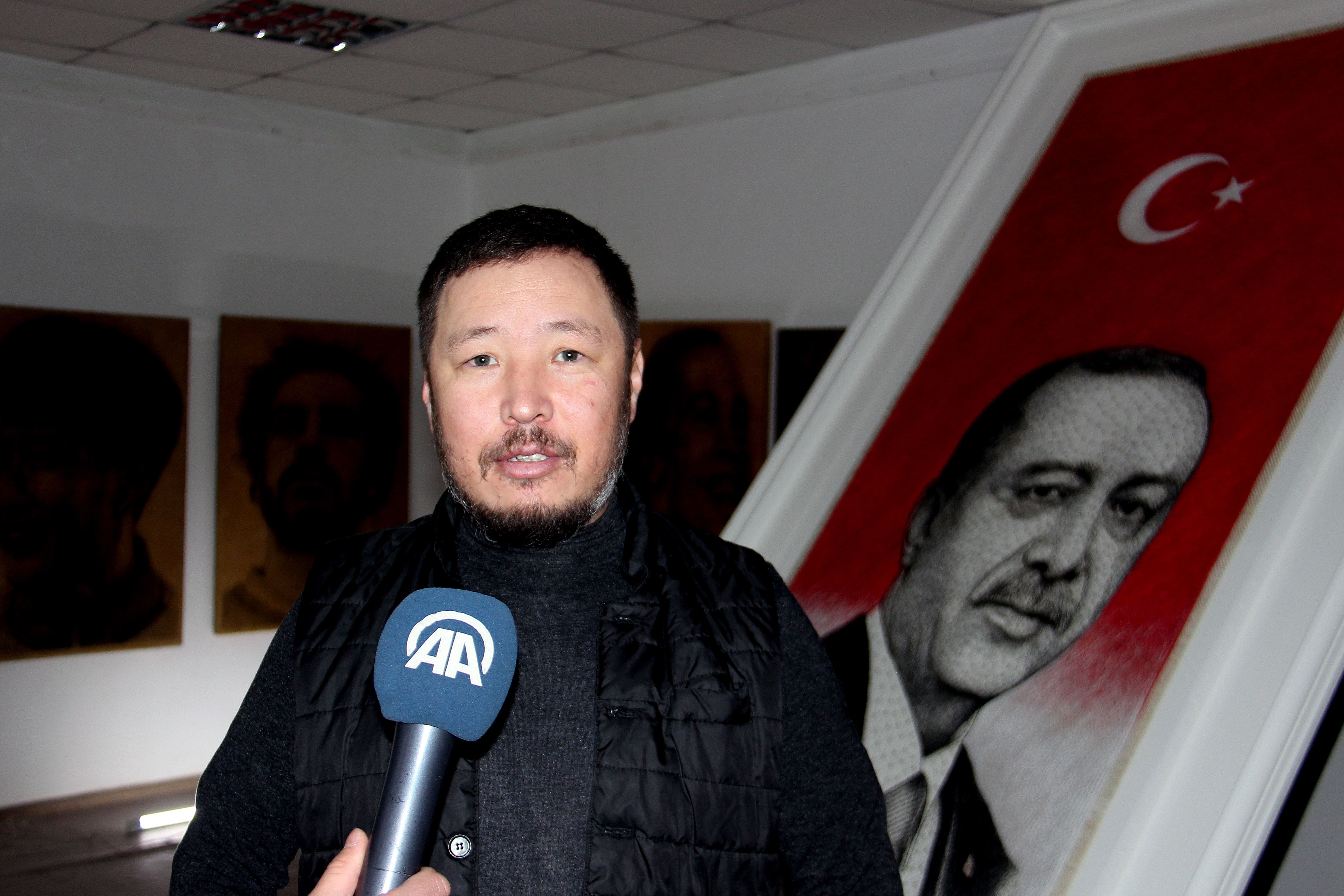 7 ayda 70 bin çivi çaktı, 150 kg ağırlığında, 3,3 metre yüksekliğinde... Kırgız ressamdan Erdoğan portresi - 2. Resim