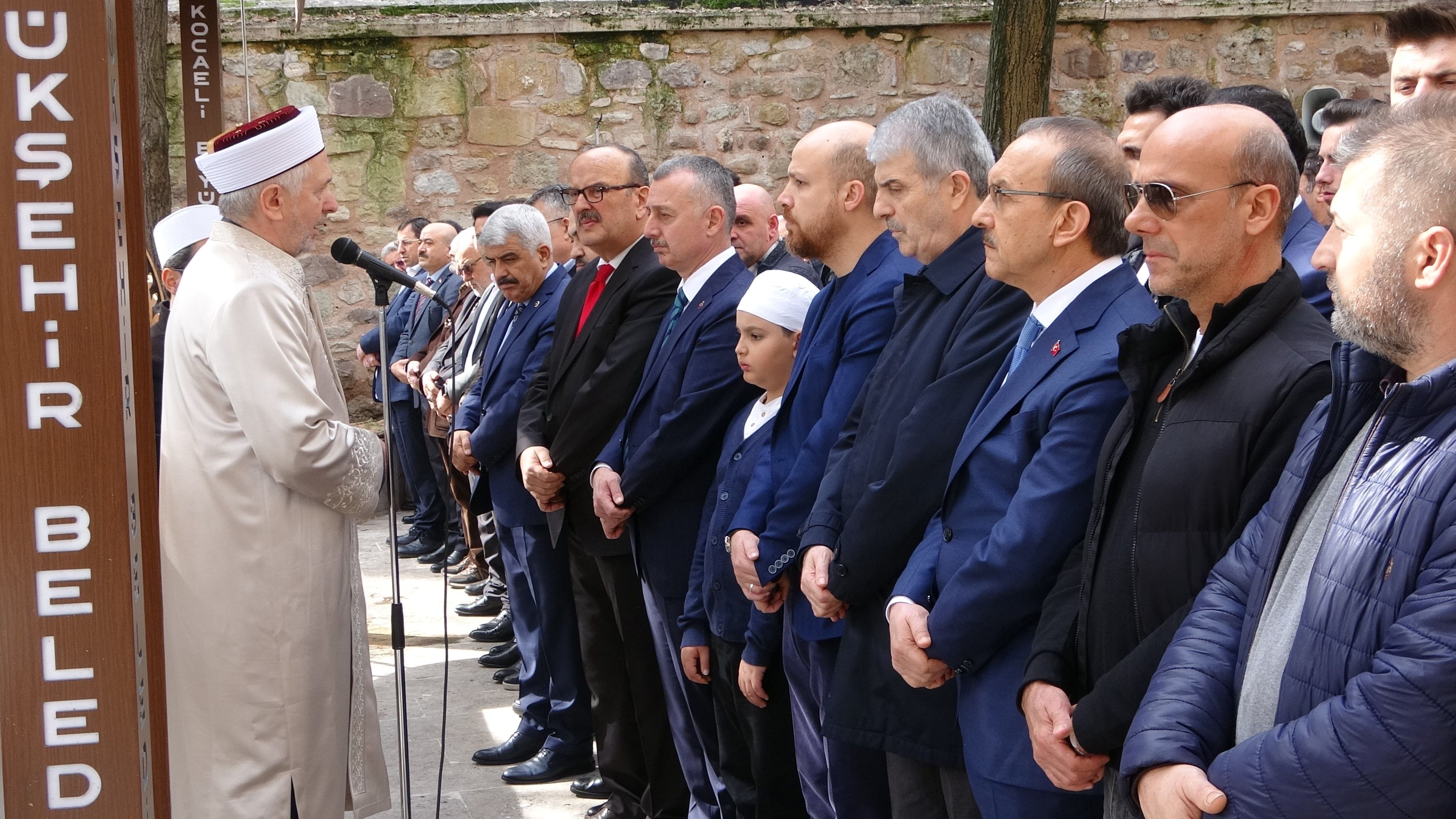 Cumhurbaşkanı Erdoğan'ın dünürünün babası son yolculuğuna uğurlandı Cumhurbaşkanı Erdoğan'ın dünürünün babası son yolculuğuna uğurlandı - 2. Resim